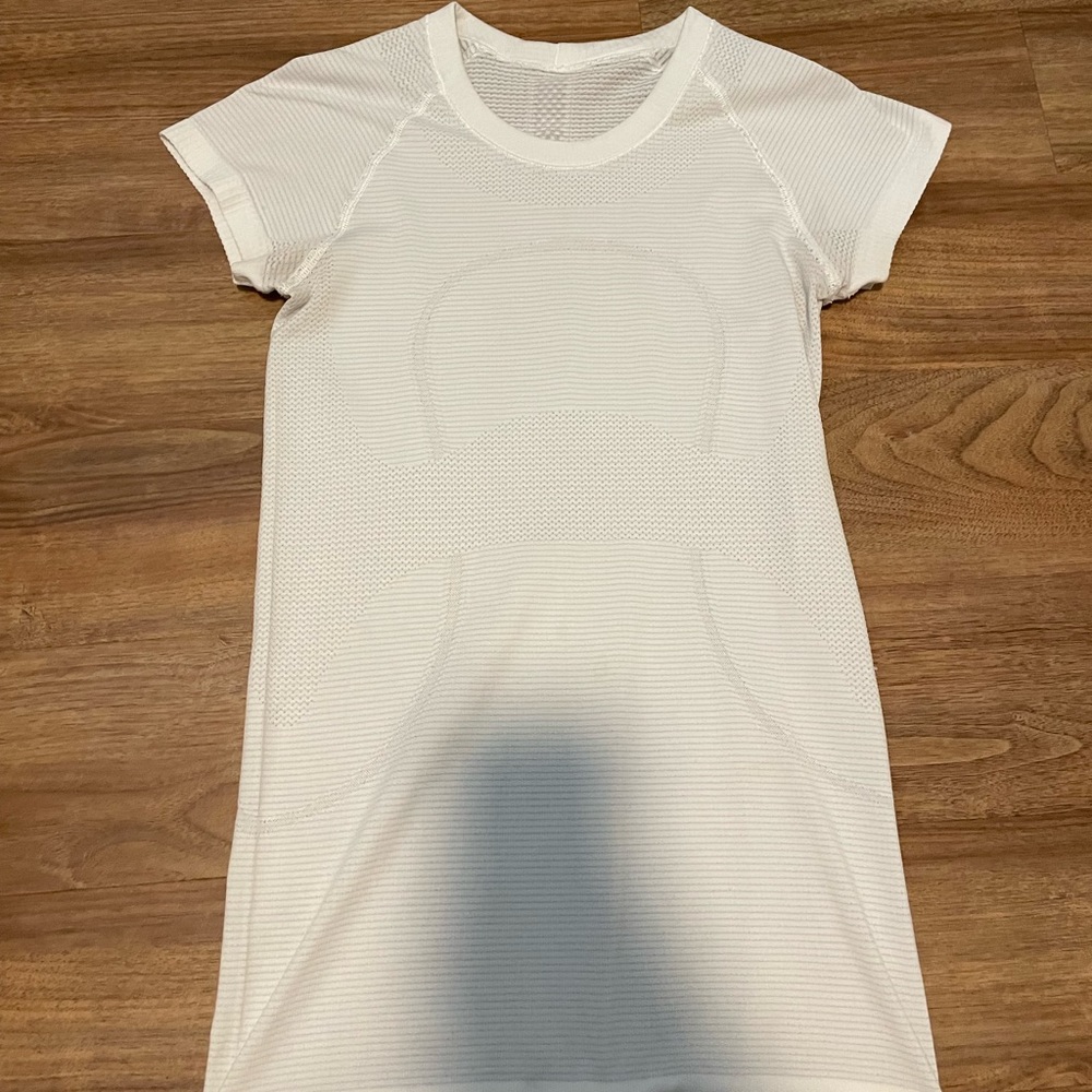 Lululemon swiftly tech short sleeve